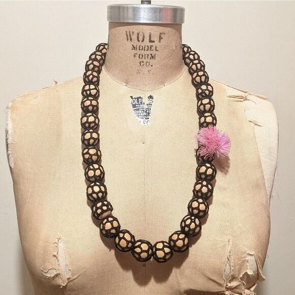 Barney's Crochet and wood bead necklace - Picture 3 of 5